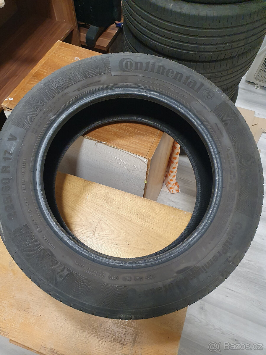Prodám 8ks letních pneu Continental 225/60 R17 99V