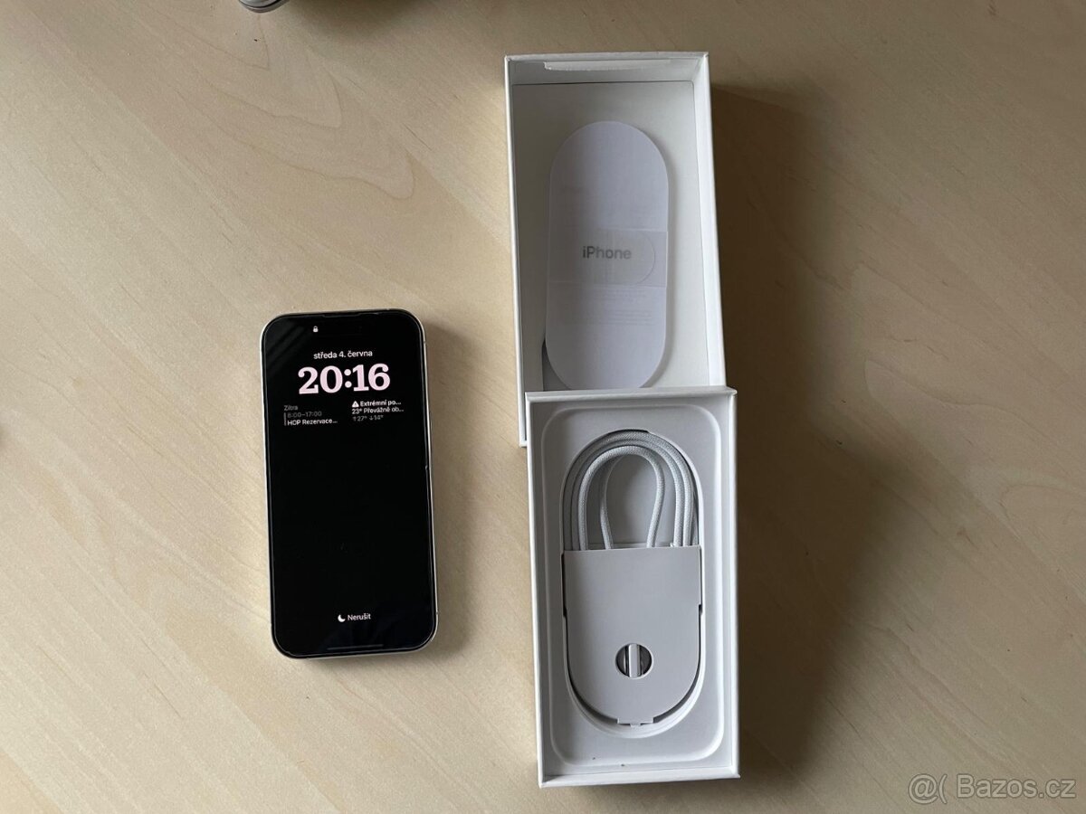 Apple iPhone 16 Pro 128 Gb bílý