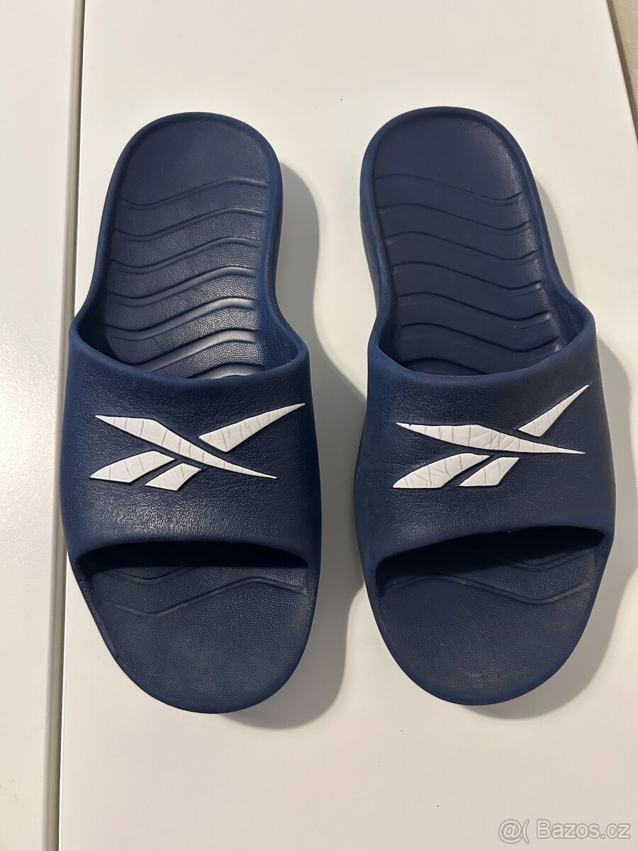 Pantofle/žabky Reebok tmavě modré 39 - 42