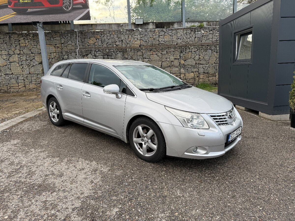 Toyota Avensis 2.2 2010