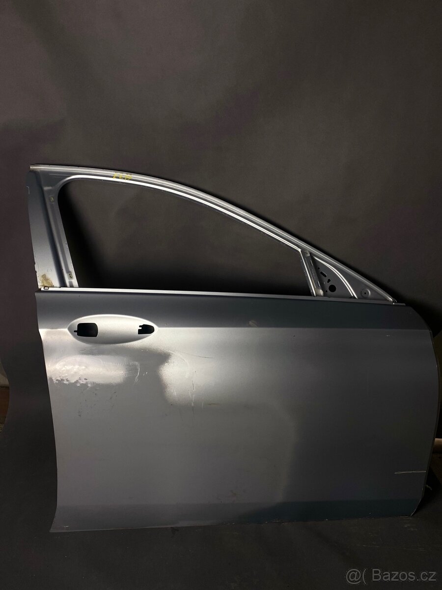 Pravé přední dveře Mercedes E213