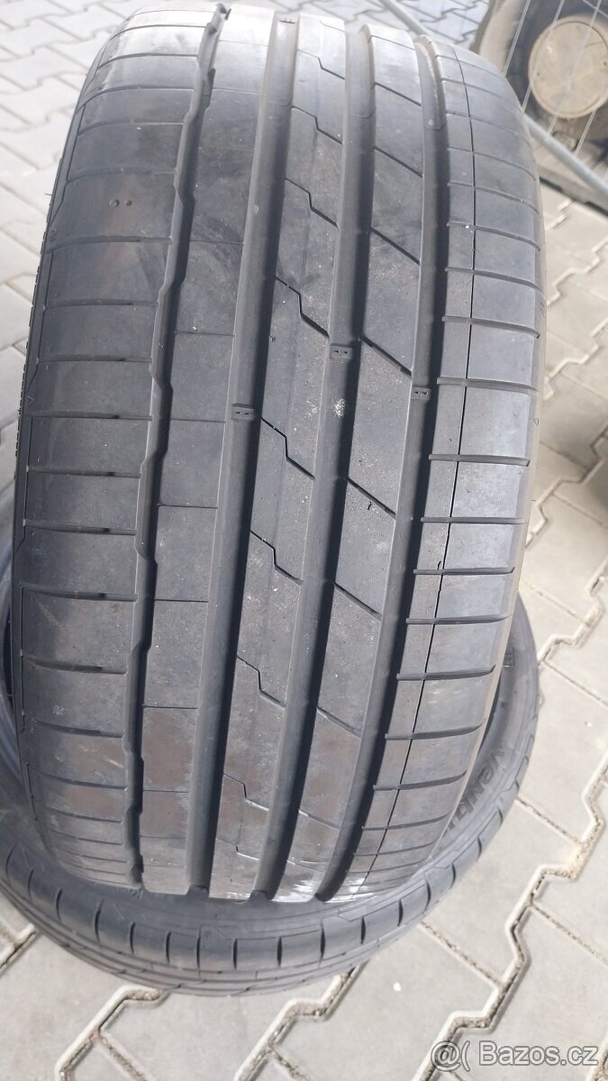 Prodám 2 x letní pneu Hankook 235/35/19