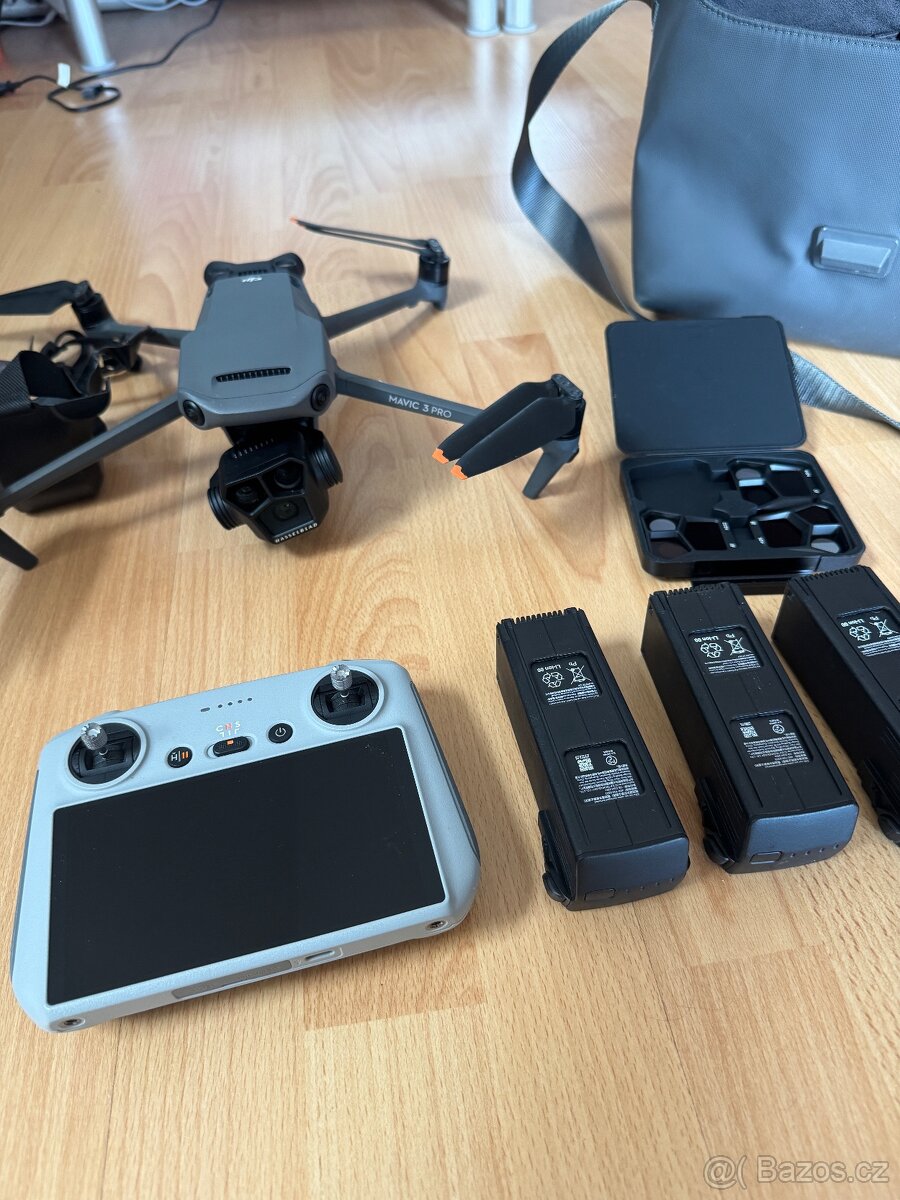 DJI Mavic 3 Pro - Fly More Combo