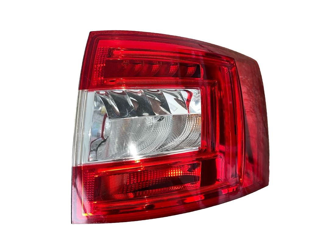 LED světlo pravé zadní vnější 5E9945112A Škoda Octavia 3 14