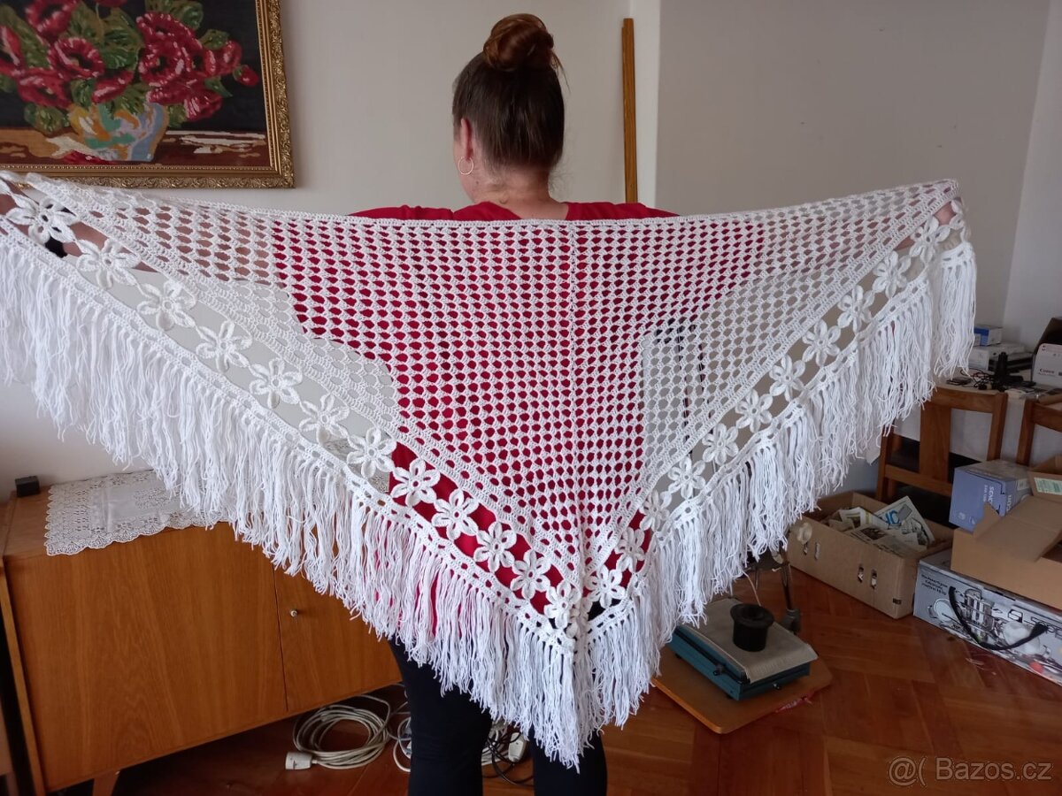 Háčkovaný šátek