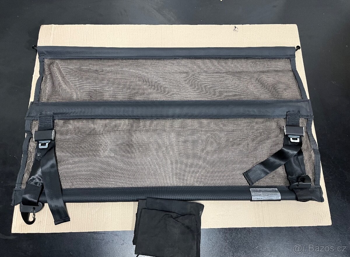 Audi Q8 dělící síť do kufru