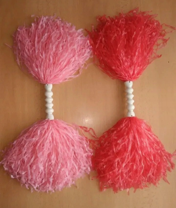 Pompony mávátka pro děti