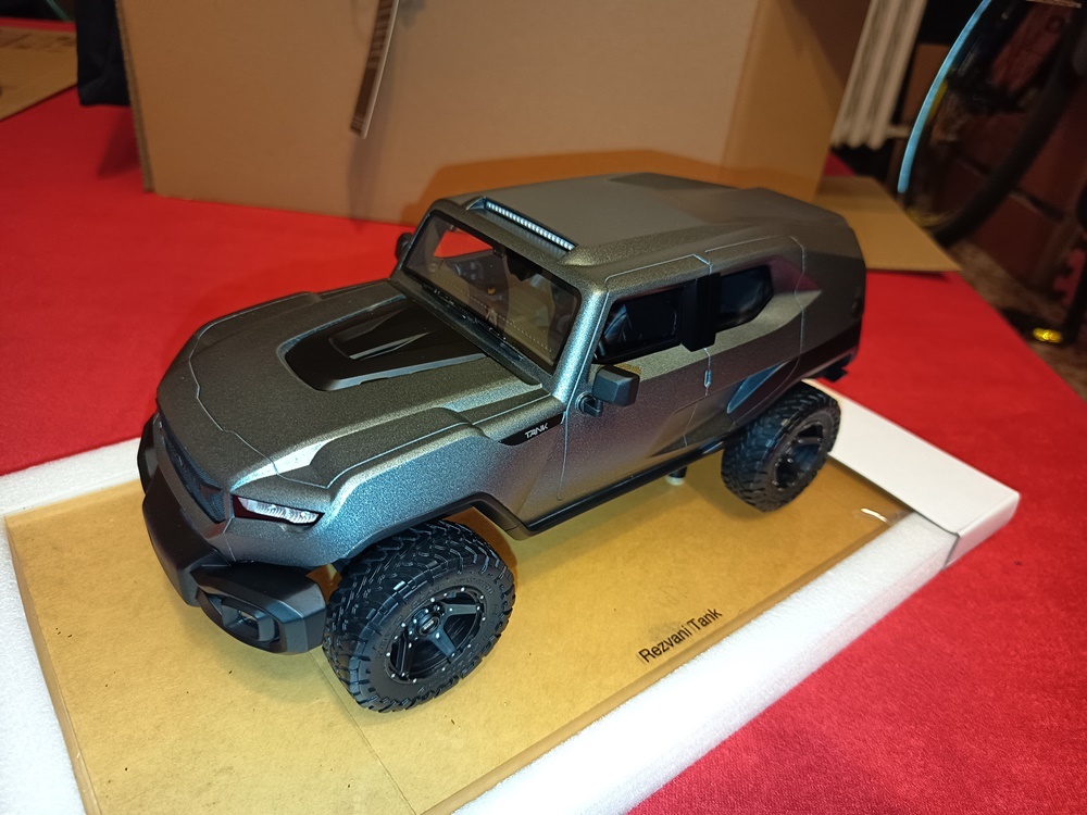 REZVANI TANK 1/18 DNA COLLECTIBLES