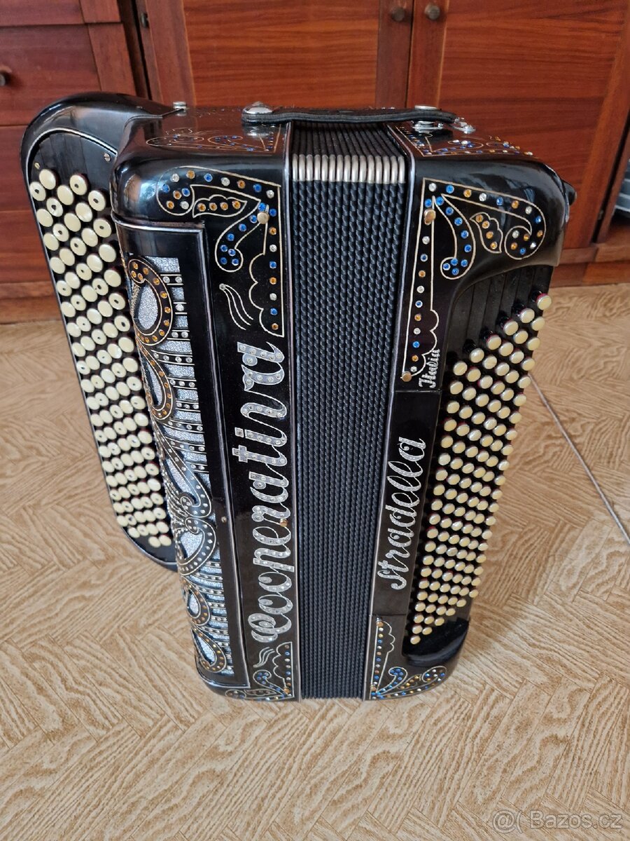 Akordeon harmonika (chromatika)Stradella.
