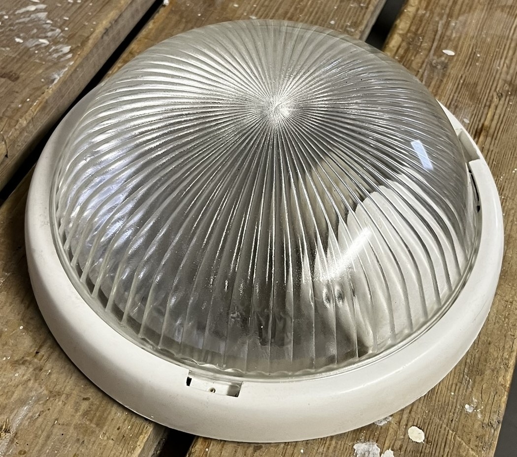 Nástěnné, nebo stropní světlo