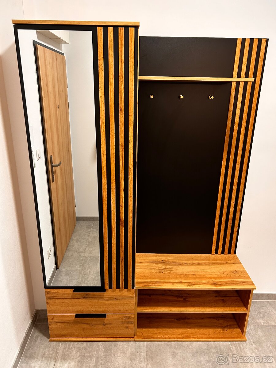 MODERNÍ PŘEDSÍŇOVÁ STĚNA – TOP STAV, JAKO NOVÁ