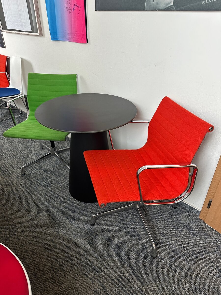 Vitra EA 108 chair - červená, zelená