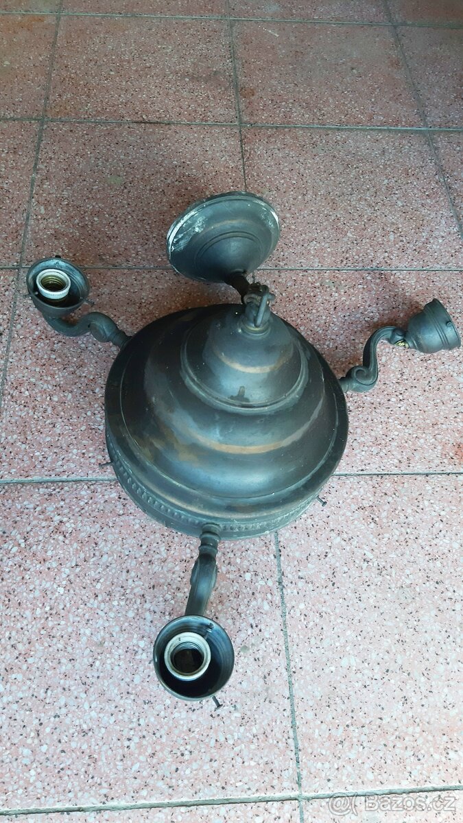 Historická závěsná lampa