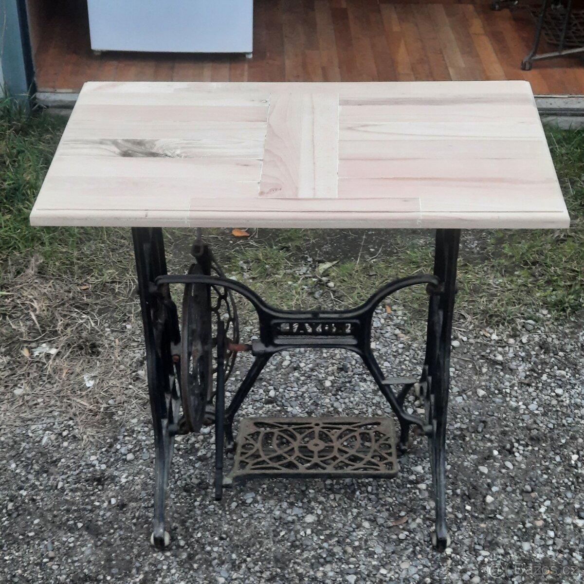 Prodám stolky