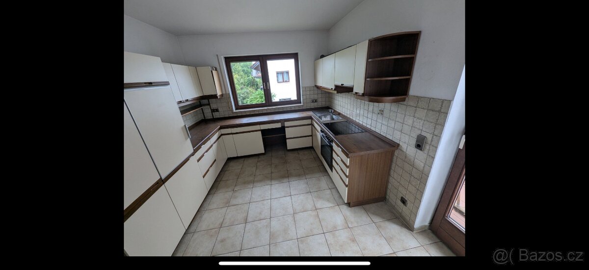 Kuchyňská linka se spotřebiči, použitá