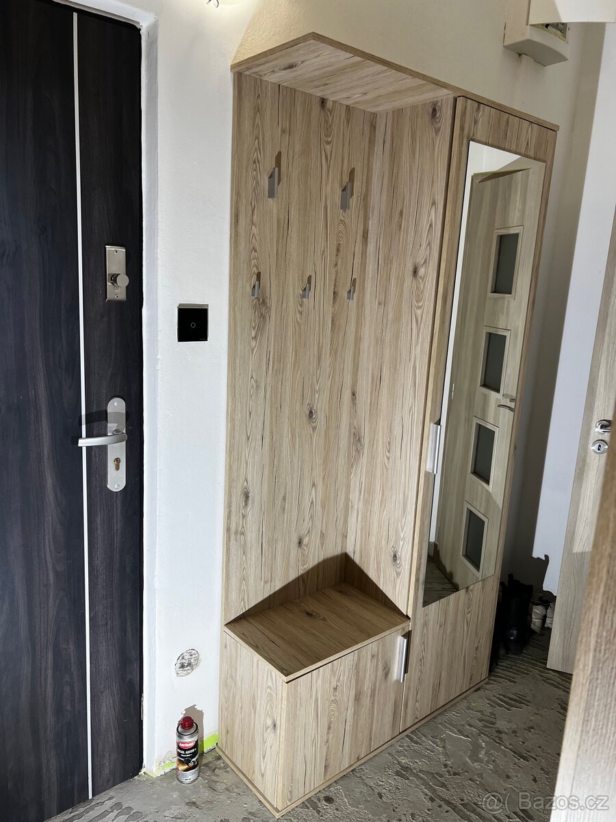 Skříň do předsíně