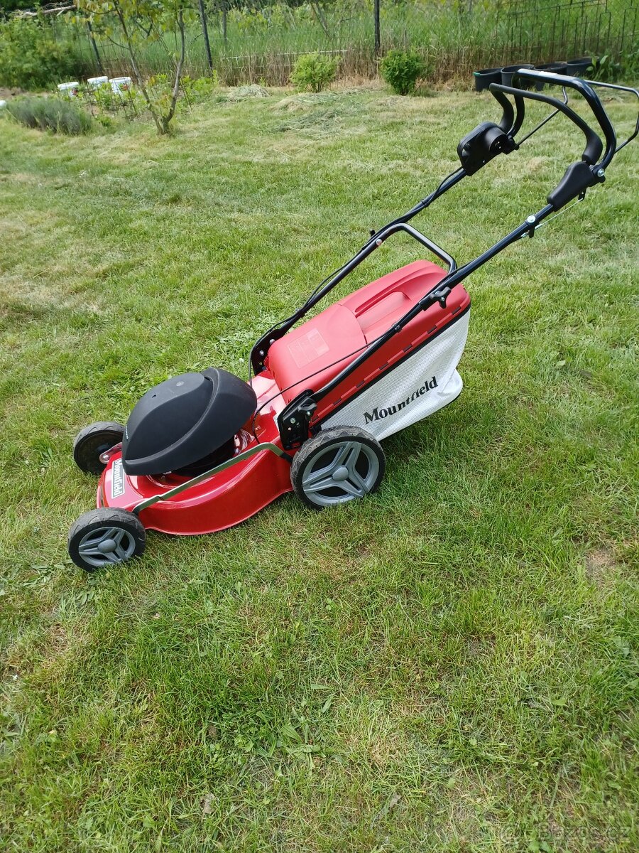 Elektrická sekačka s pojezdem