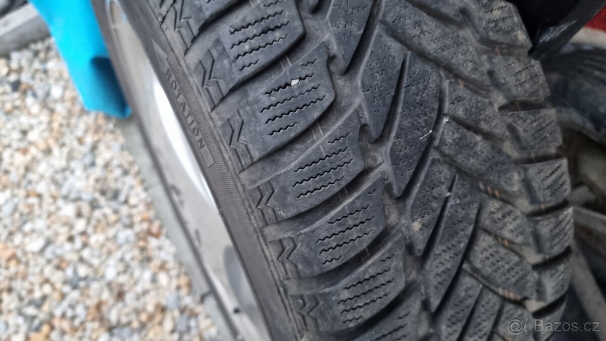 4x ZIMNÍ PNEU 205 60 r16 DUNLOP 5x112