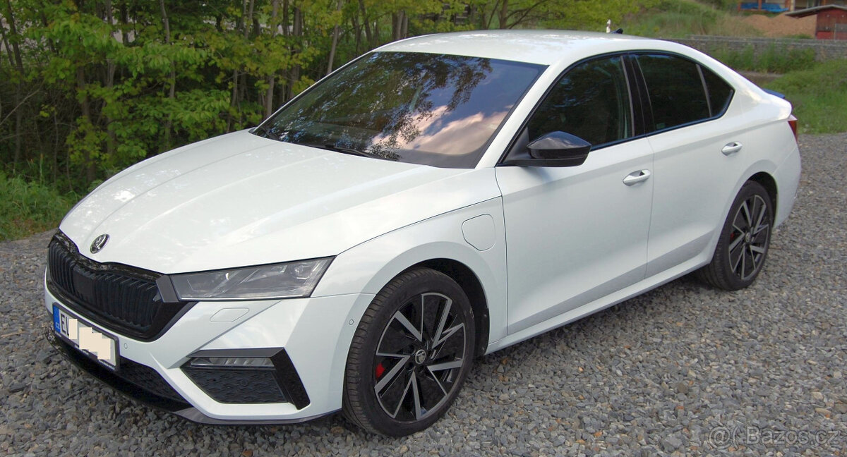 Škoda Octavia 4 IV RS PHEV záruka Matrix