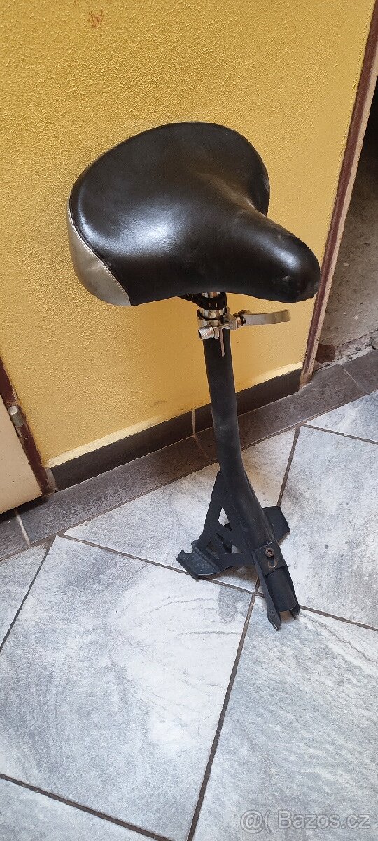 Sedadlo na motorovou koloběžku