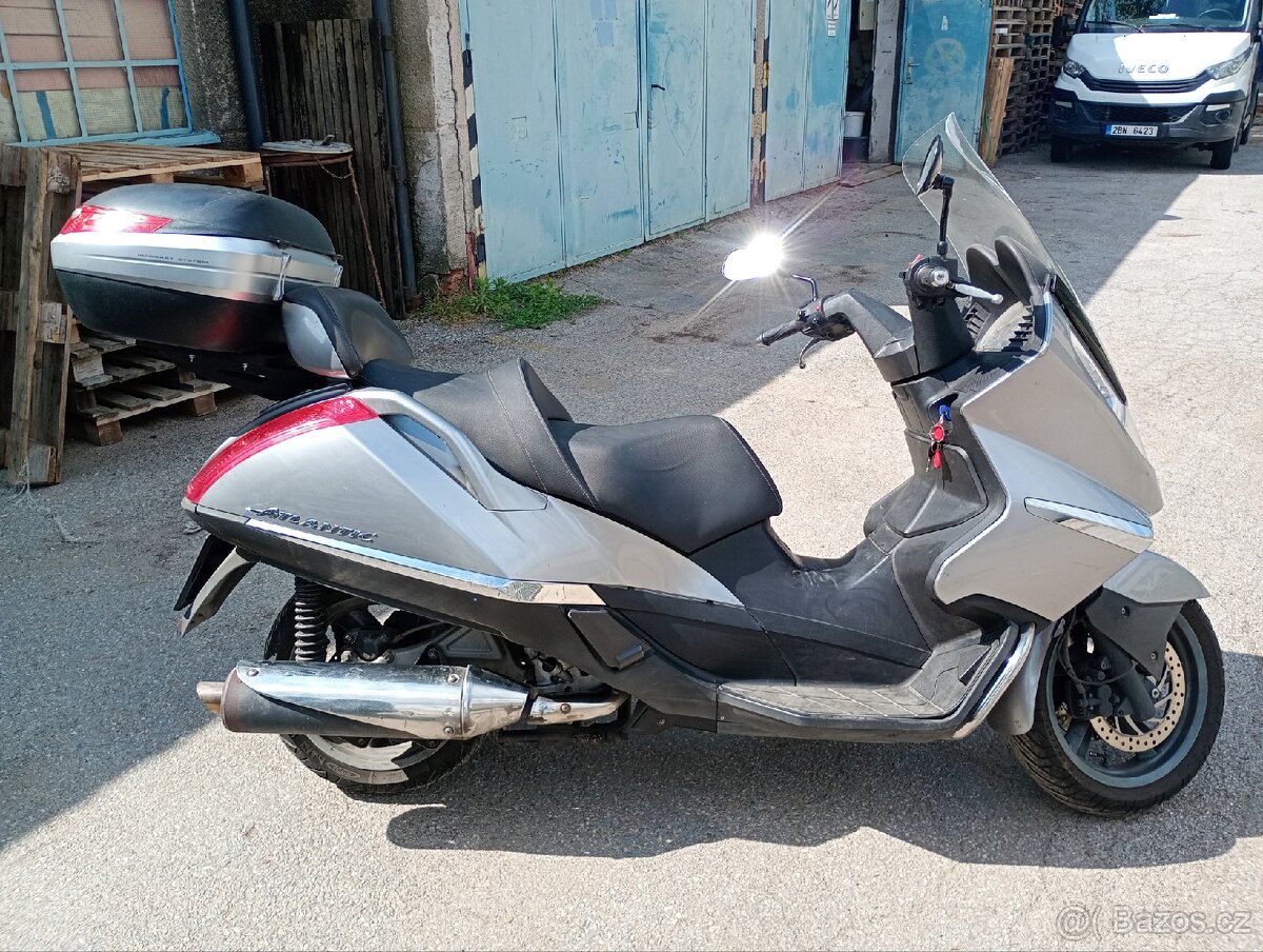 Skútr Aprilia 500