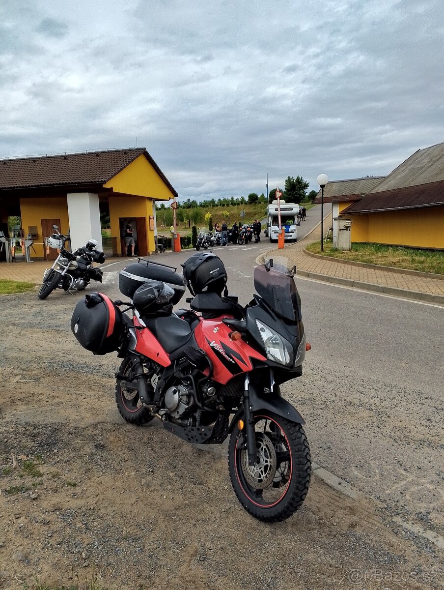 V-strom 650cm v tp25kw jinak otevreny.