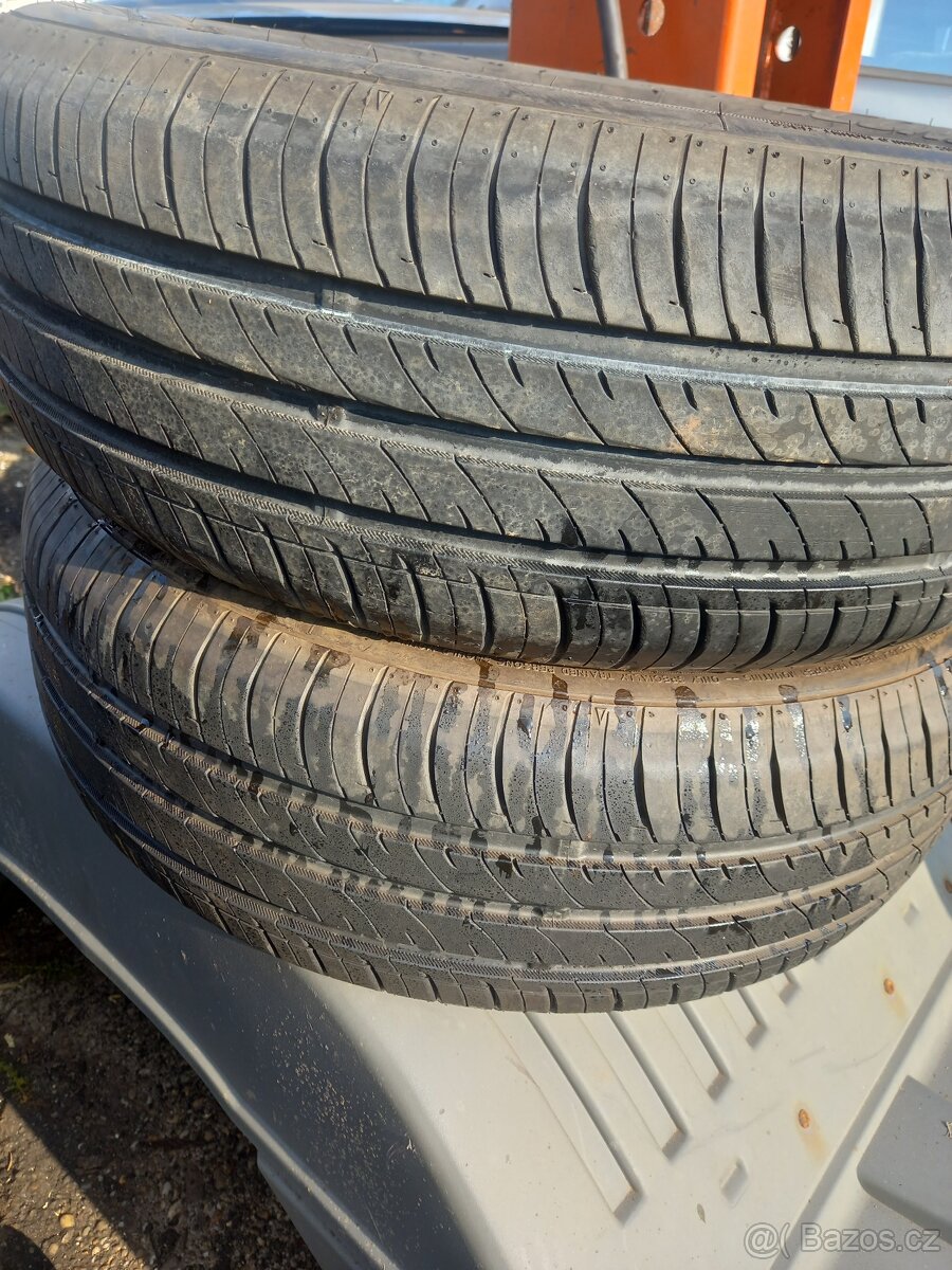 195/60 r15 skoro nové pneu