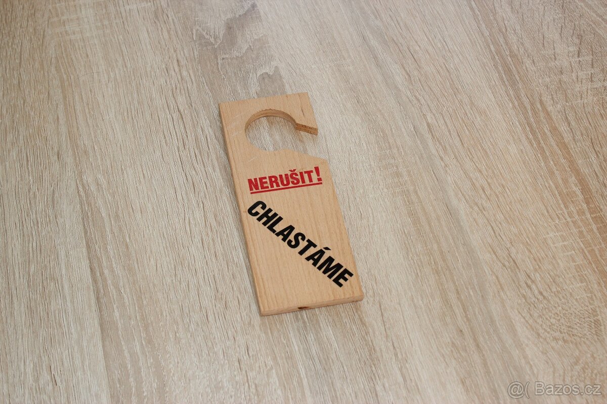 Visačka na dveře - Nerušit, chlastáme