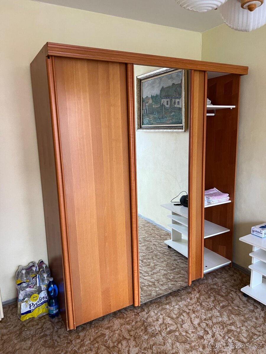 Šatní skříň