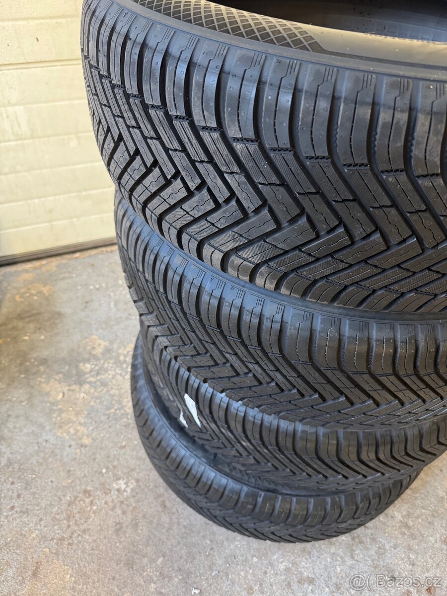 Nové Celoroční pneu 235/60 r17 Nexen nblue 4 season 2