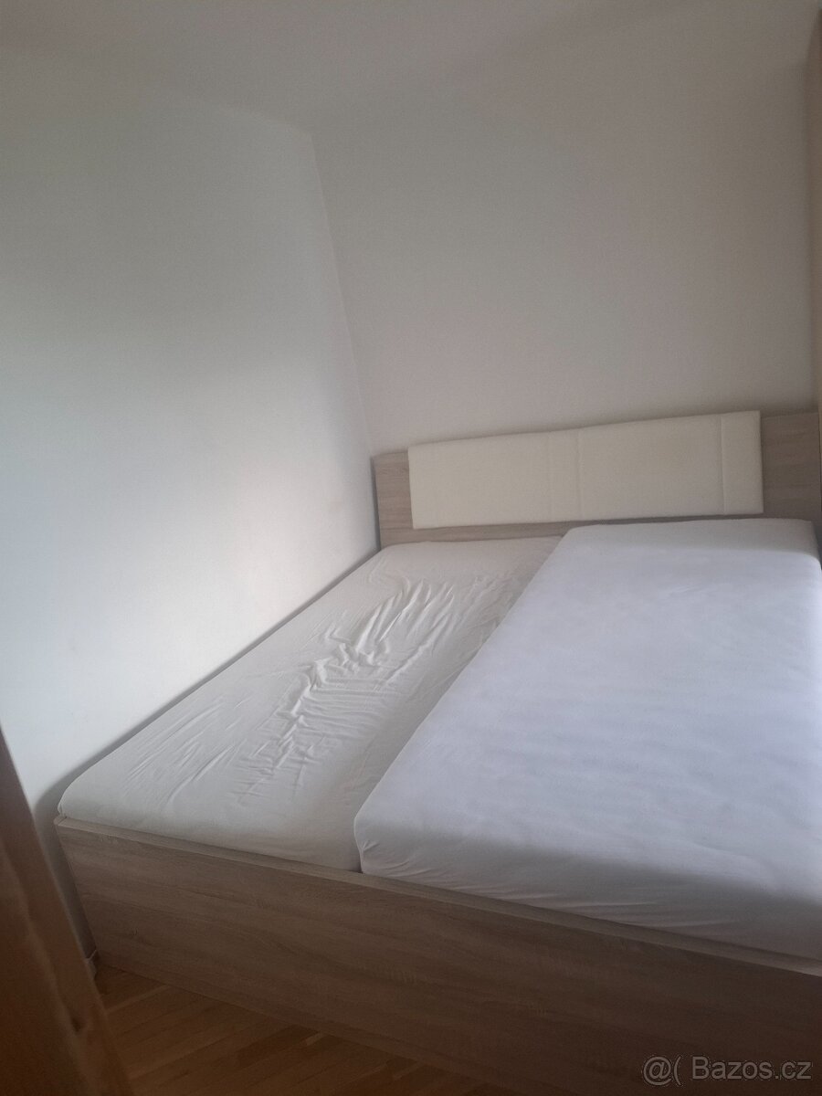 Postel 160 x 200 cm