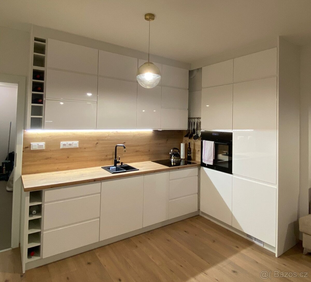 Vzorková levná  KUCHYNEPROTEBE v rozměru 260 a 120 cm