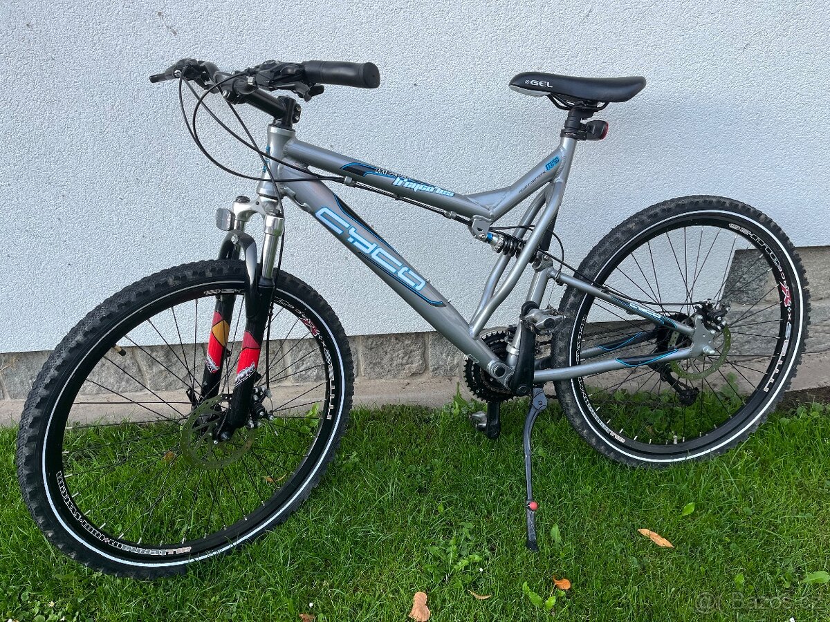 Celoodpružené kolo CYCO alu kotouče.
