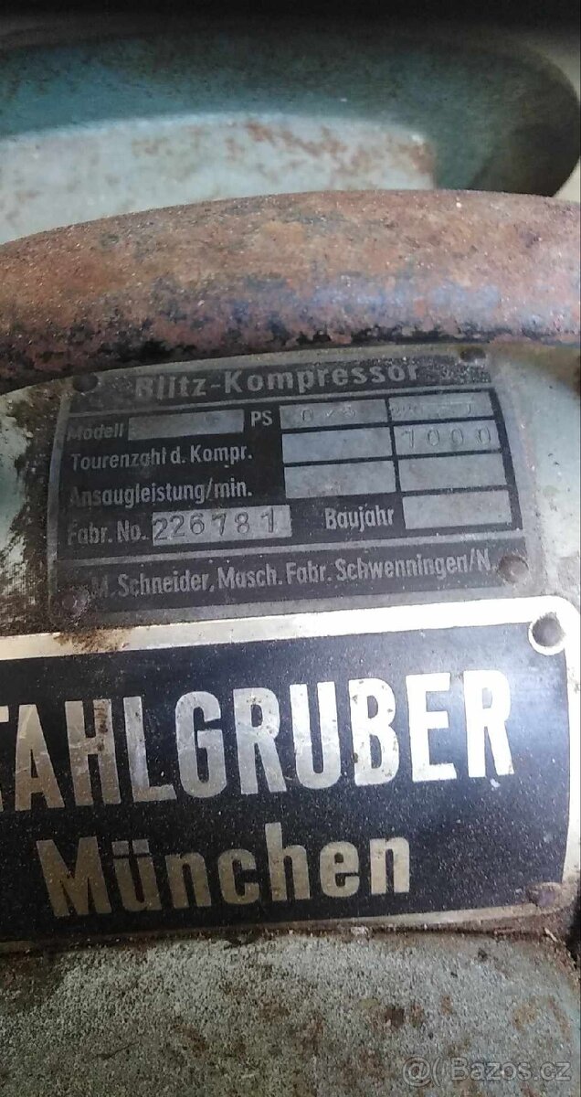 Veteránský kompresor zachovalém stavu