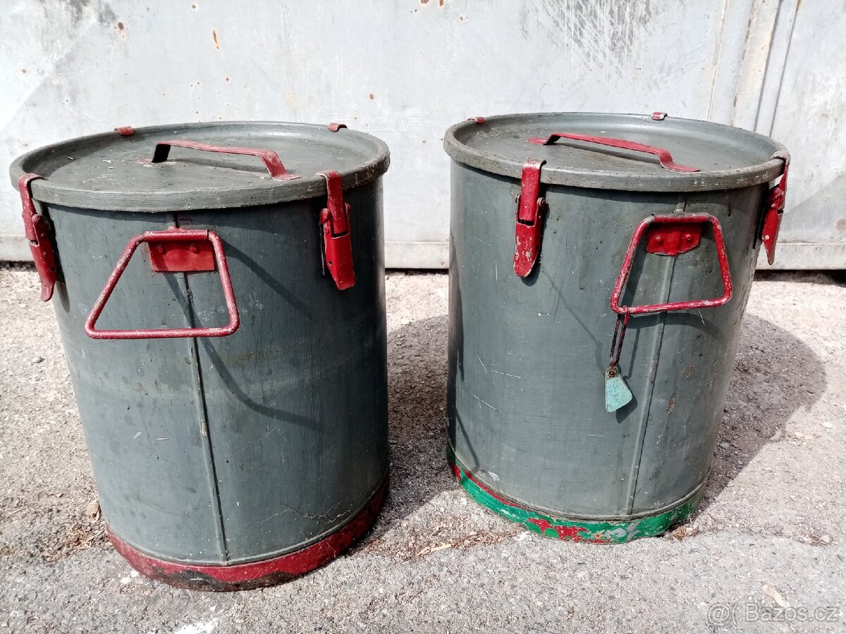 Nádoby, sudy na med, krmivo, krmení