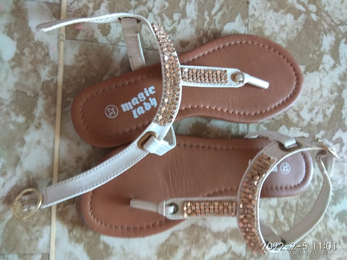 Dívčí ozdobné střevíčky - žabky, vel. 32