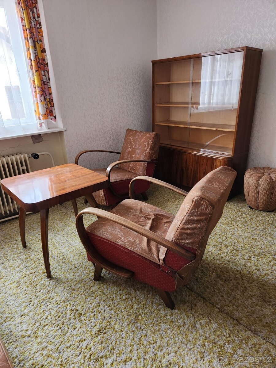 Stará křesla , konferenční stolek