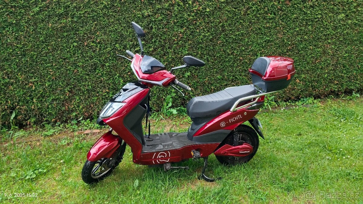 Elektroskútr Racceway