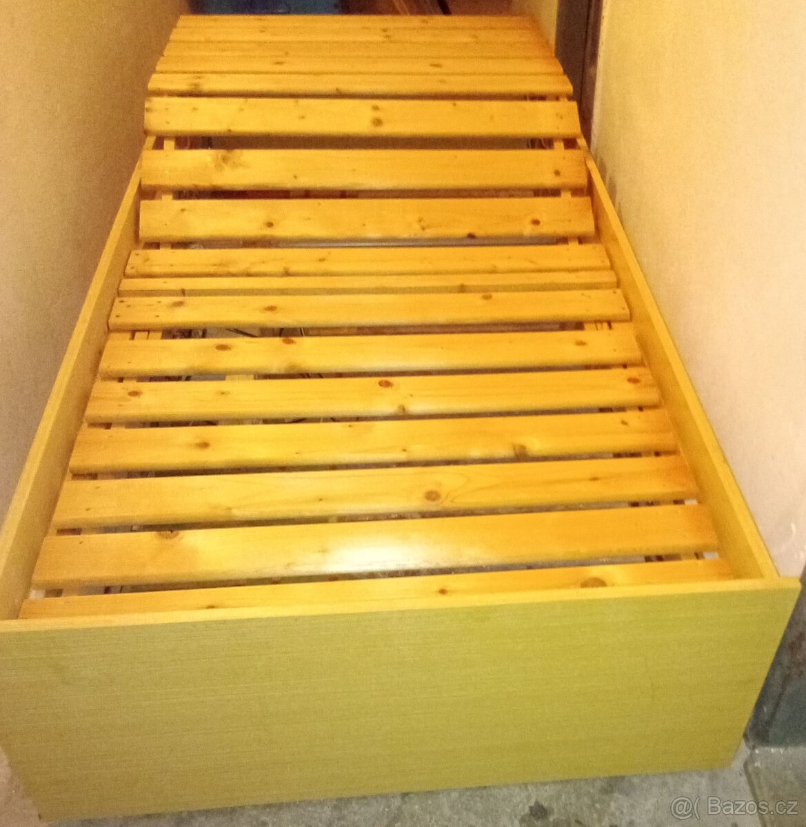 Elektrická polohovací postel.