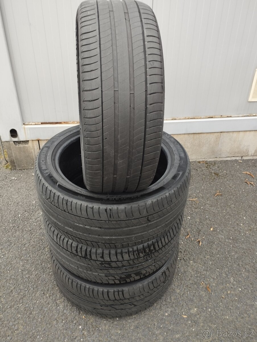 Pneu Michelin 245/45/19 (102Y)