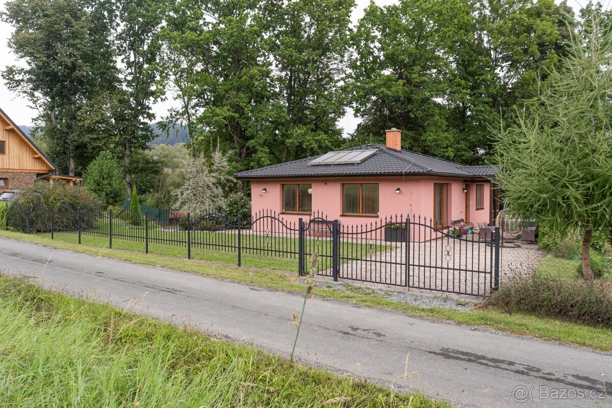 Rodinný dům na samotě s rybníkem, Ludvíkov u Velkých Losin