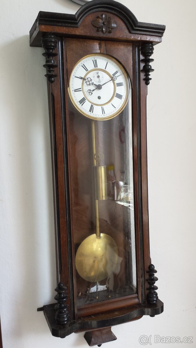 Starožitné nástěnné hodiny