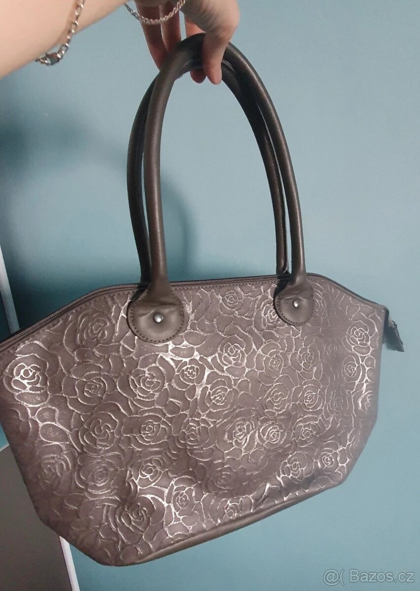 Kabelka s růžemi