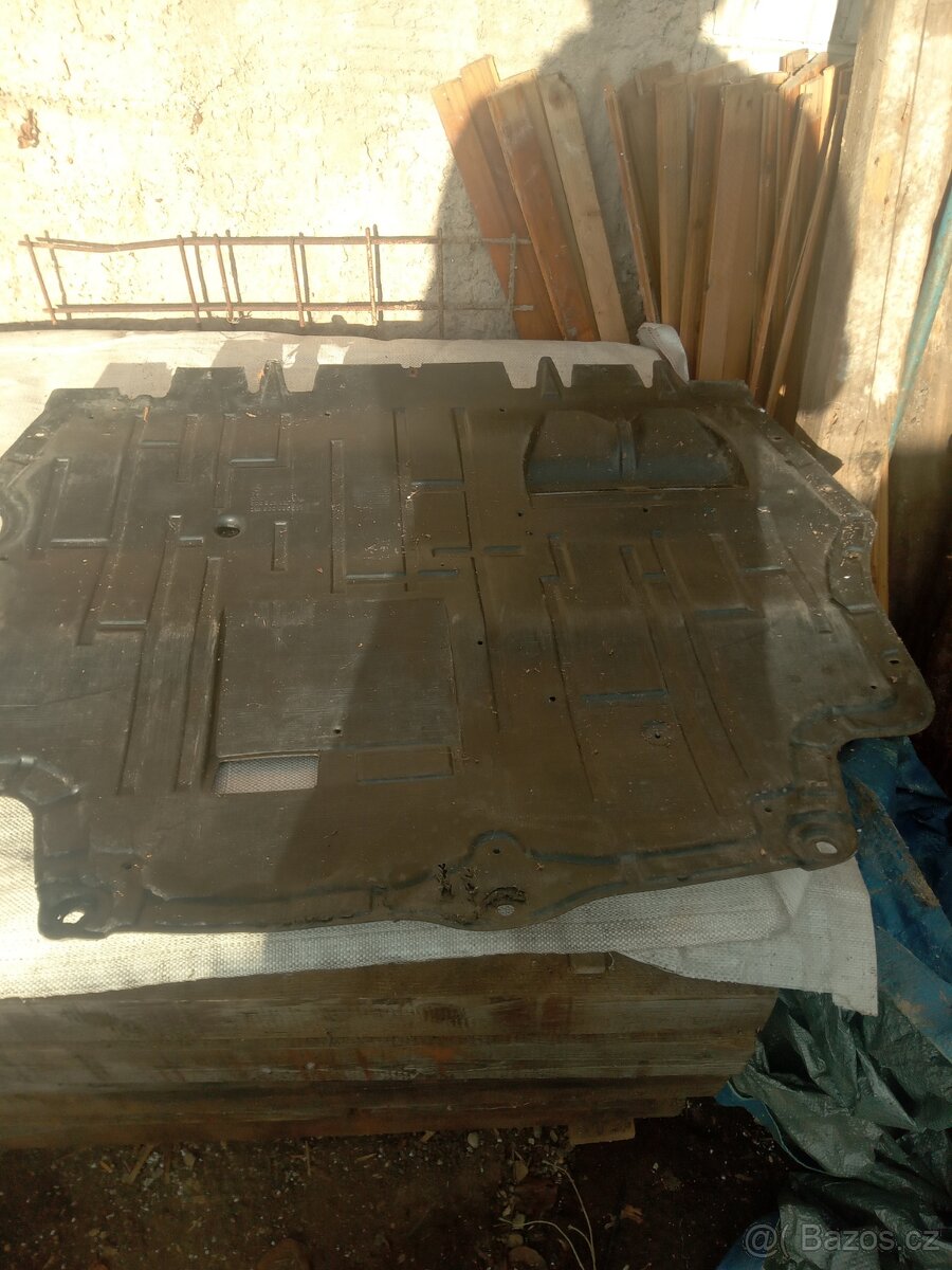 Plastový kryt podvozku B 6