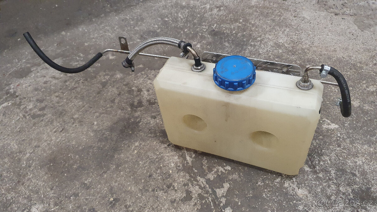 Plastová nádrž Trabant