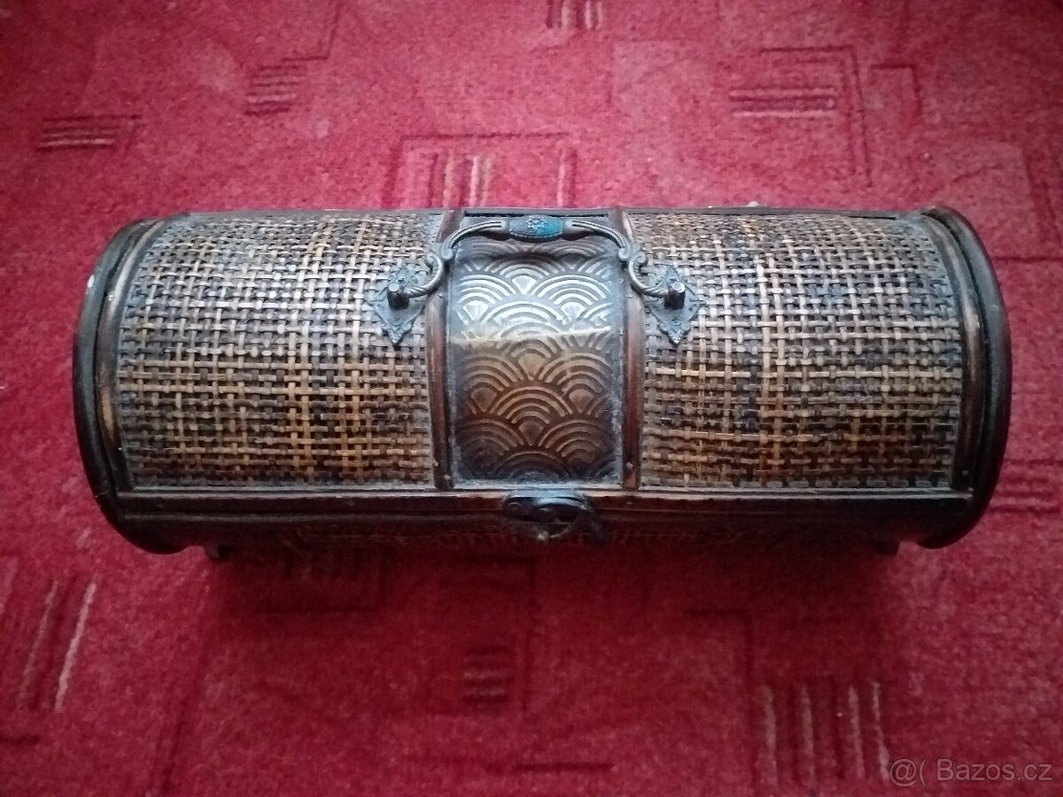 Truhla dřevěná malá