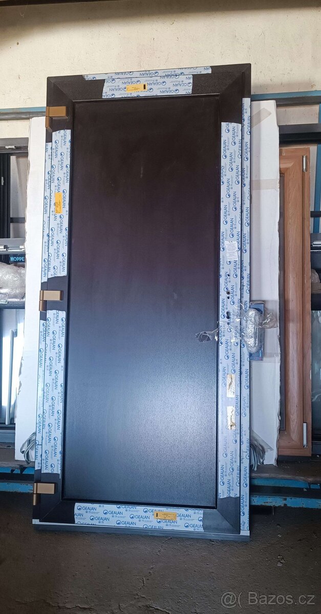 Vedlejší vchodové dveře