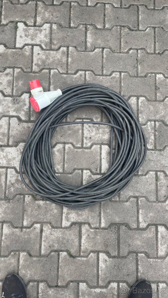 Prodlužovací kabel 380