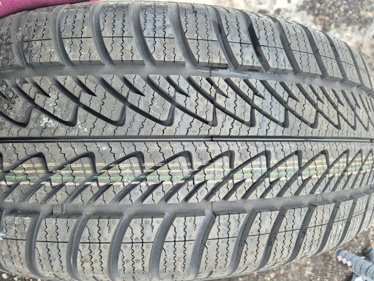 4x nová zimní pneu 255/60/18 goodyear