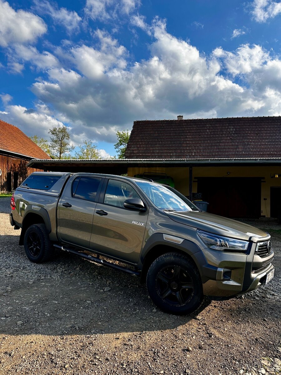 Toyota Hilux DC 2.8 I D-4D Invincible 4x4 A/T ,DPH